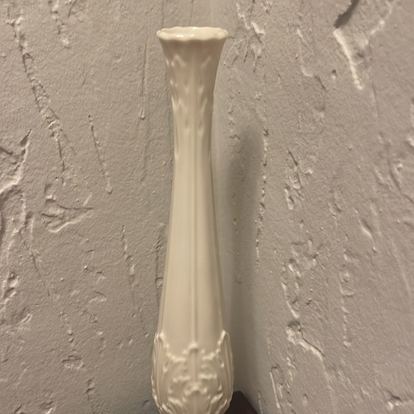 Vintage Lenox Woodland Collection Ivory Vase - Picture 6 of 10